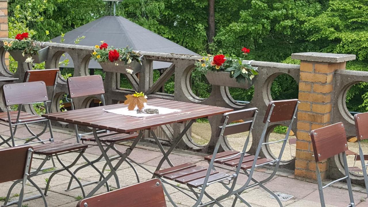 Hotel Kreuzbergbaude Beim Berzdorfer See Mit Wohlfuehl Sauna Markersdorf Exterior photo
